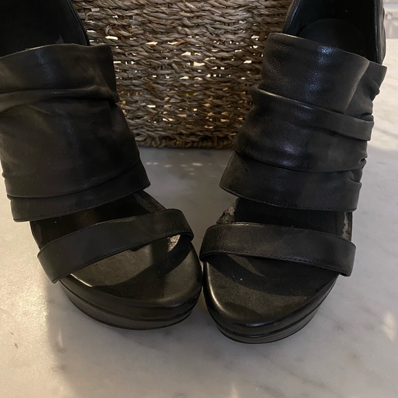 BCBG Generation - Picture 2 of 2